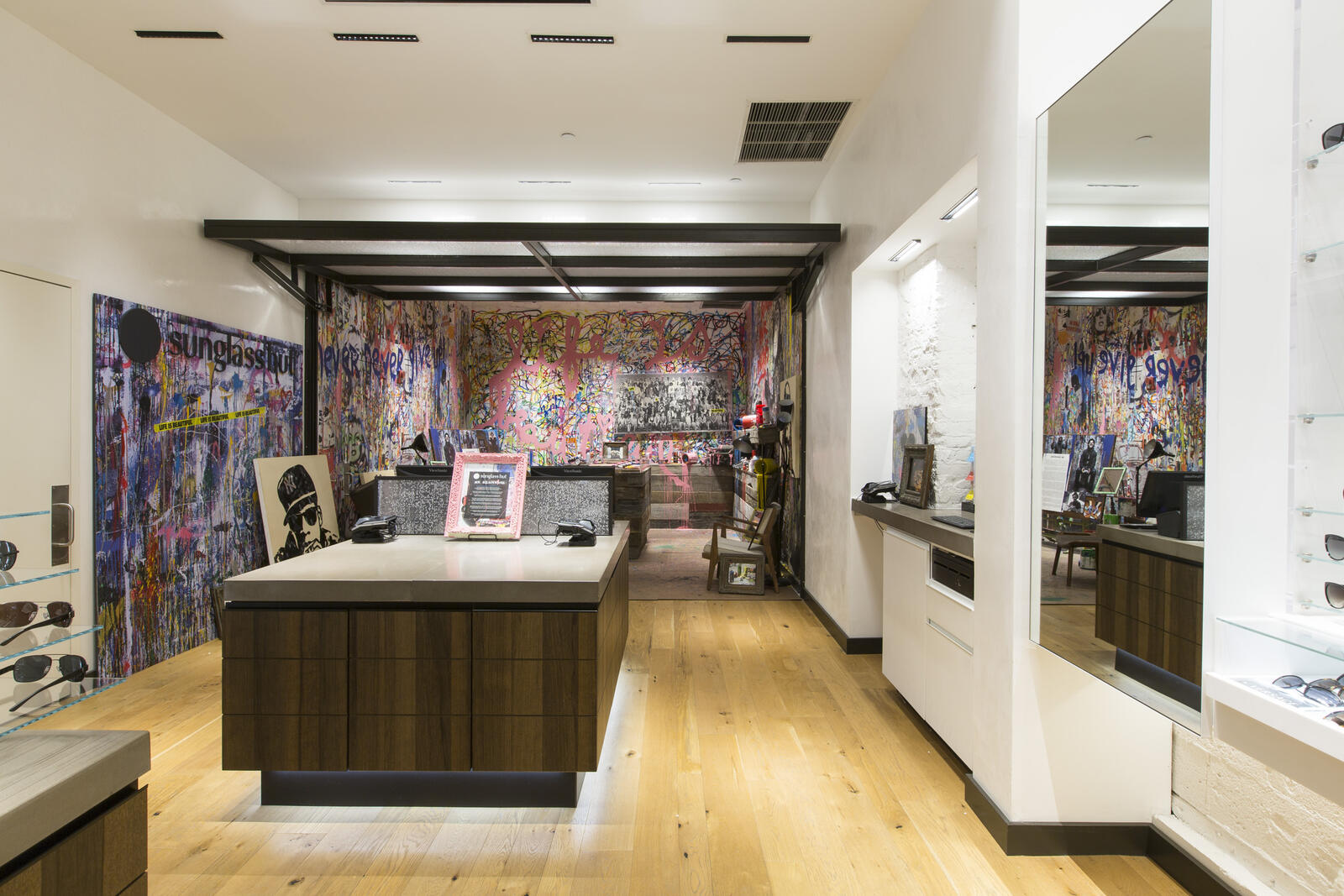 Sunglass Hut, image 2 of 4